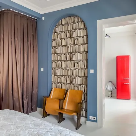 Designer 1 Bdrm For Two In Slaveikov Square Sofia