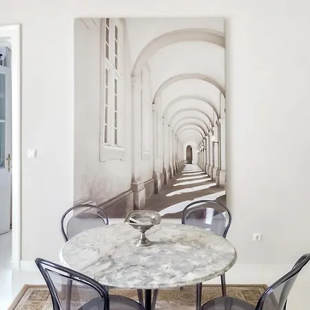 Designer 1 Bdrm For Two In Slaveikov Square Sofia